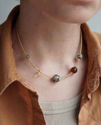 ORBITA - naszyjnik z kamieniami i srebrem pozłacanym