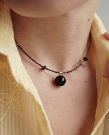 CZARNA PORZECZKA – naszyjnik z agatem, kwarcem, jaspisem i spinelem